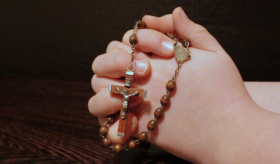 teen rosary hands