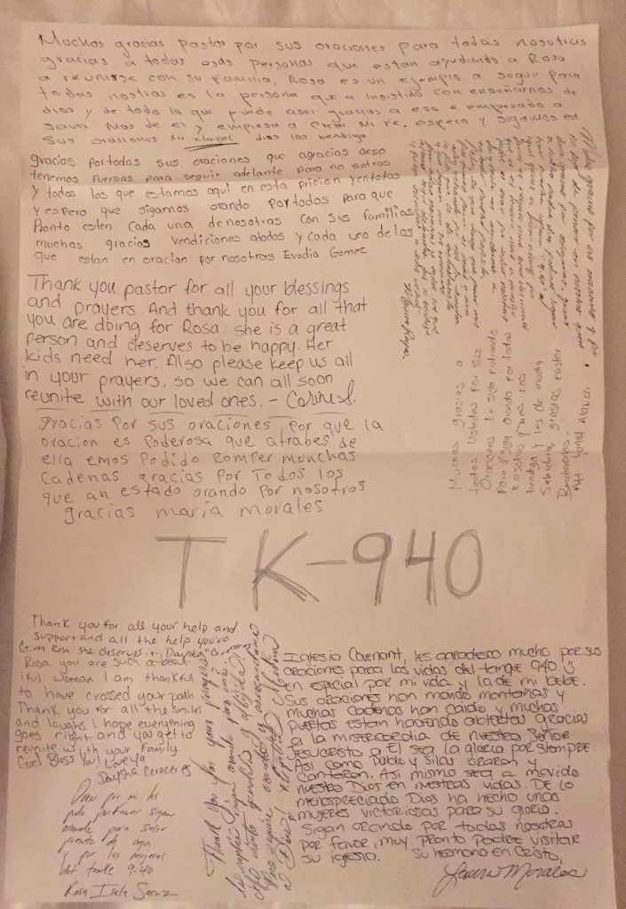 Las compañeras del bloque 940 del centro de detención de El Paso, a quienes Rosa les compartió el evangelio, le escribieron una carta para expresar su apoyo antes de que la deportaran. 
